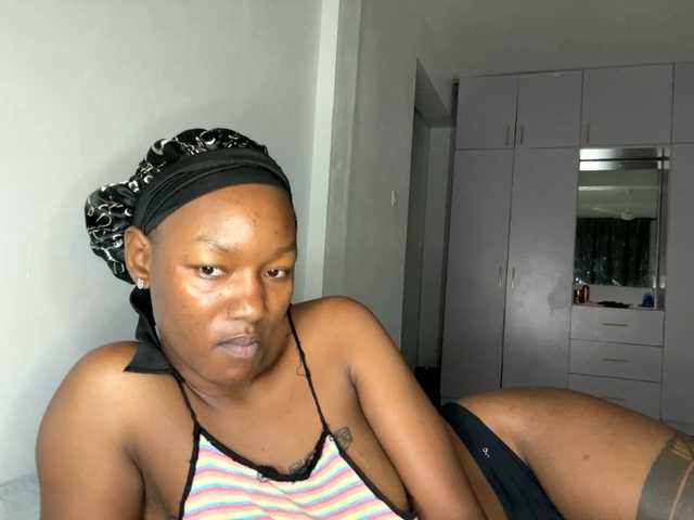 petittegoddess254 live cam on BongaCams