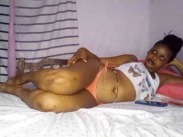 petittegoddess254 petittegoddess254