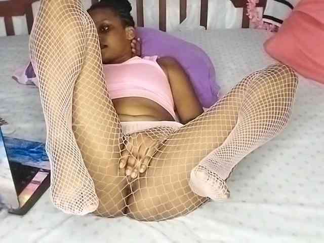 petittegoddess254 petittegoddess254