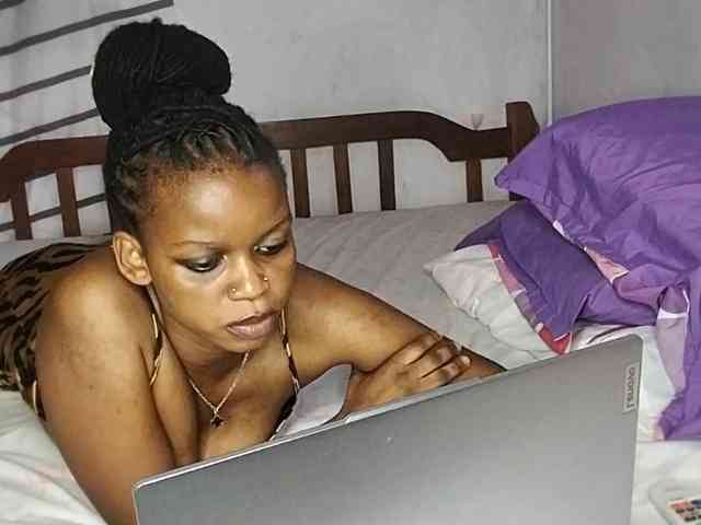 petittegoddess254 petittegoddess254