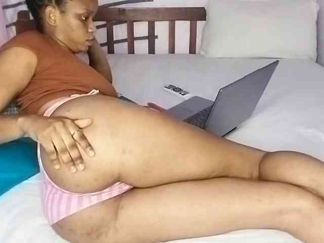 petittegoddess254 webcam