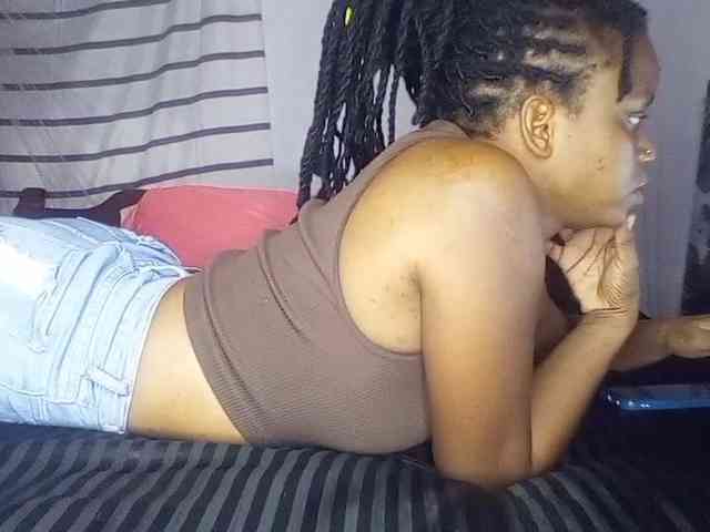 Model: petittegoddess254