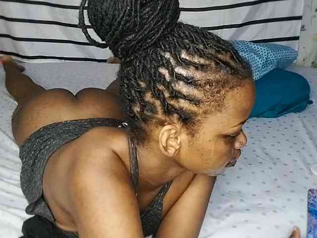 petittegoddess254 petittegoddess254