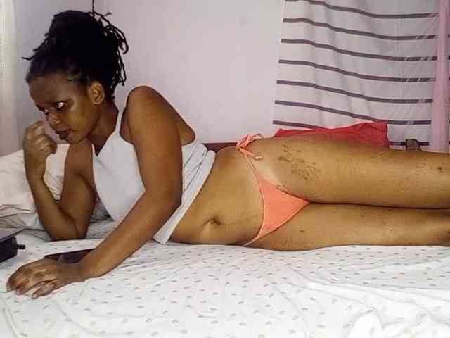 petittegoddess254 petittegoddess254