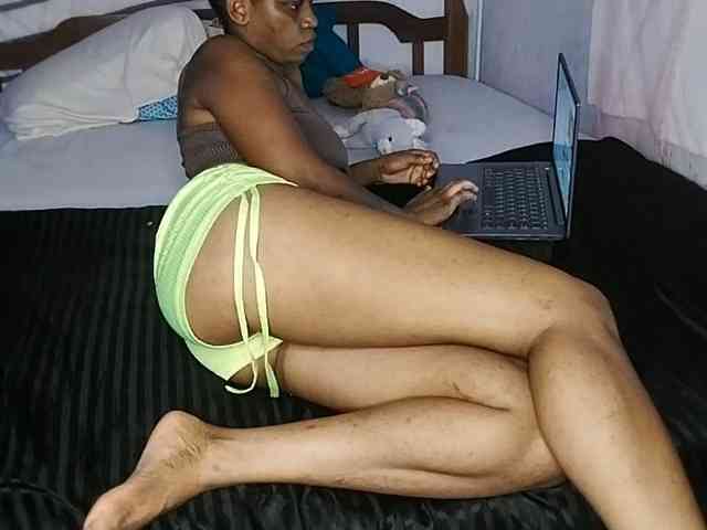 petittegoddess254 webcam