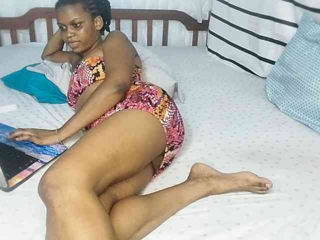 petittegoddess254 petittegoddess254