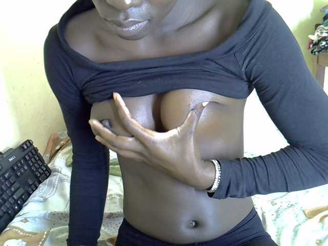 Hotdomina2 live webcam show