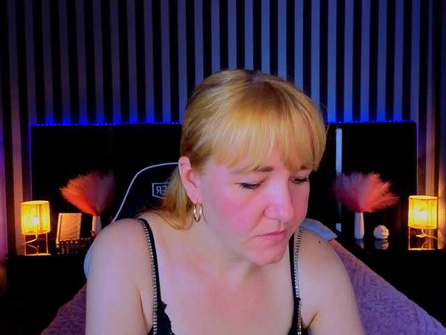 KirraSalute live cam on BongaCams