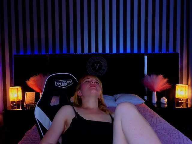 KirraSalute live cam on BongaCams
