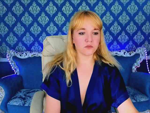 Model: KirraSalute