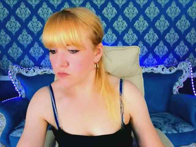 Model: KirraSalute