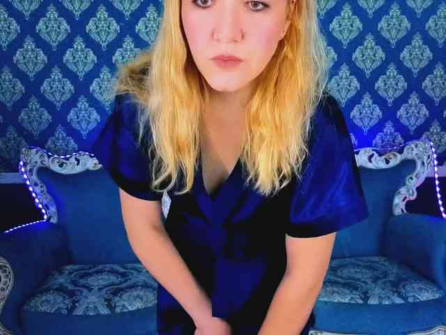 Model: KirraSalute