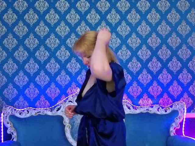 Model: KirraSalute