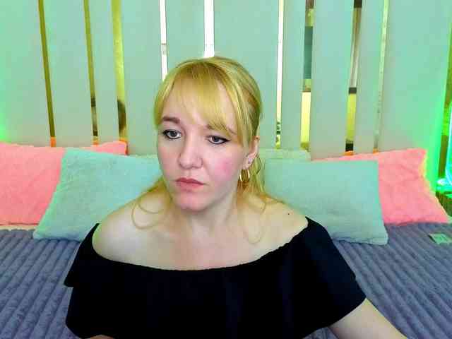 KirraSalute Sex Cam Show