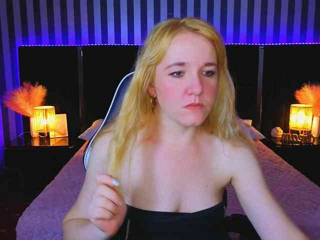 Model: KirraSalute