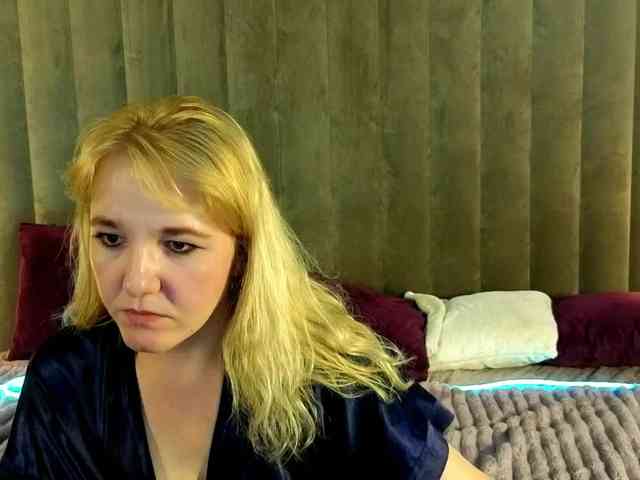 chat adult KirraSalute