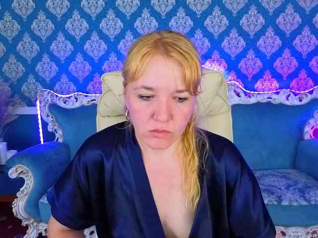 Model: KirraSalute