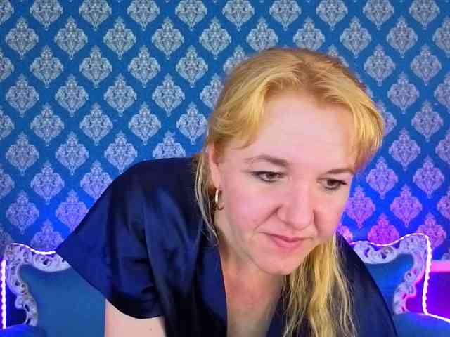 Model: KirraSalute