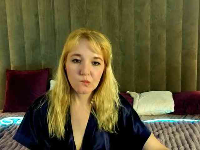 chat adult KirraSalute