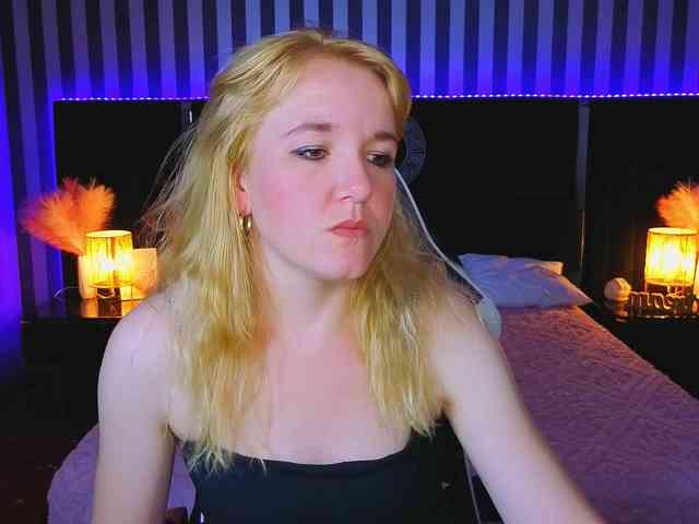 Model: KirraSalute
