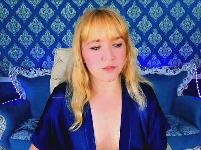 Model: KirraSalute