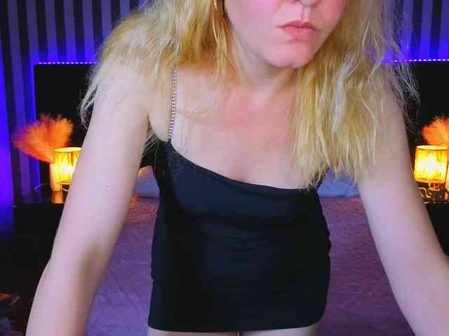 Model: KirraSalute