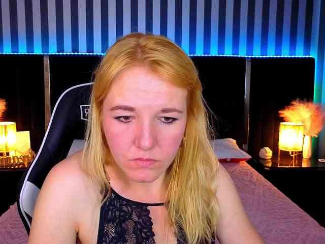 KirraSalute Sex Cam Show