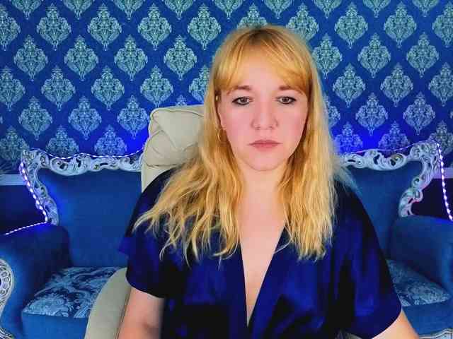Model: KirraSalute