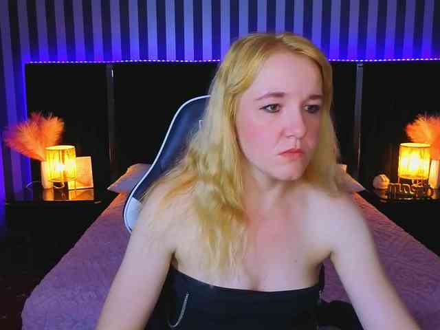 Model: KirraSalute