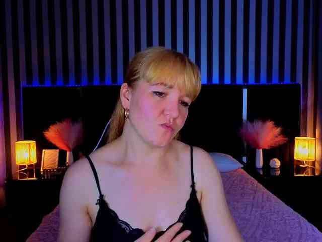 Model: KirraSalute