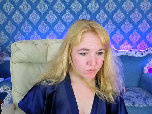 Model: KirraSalute