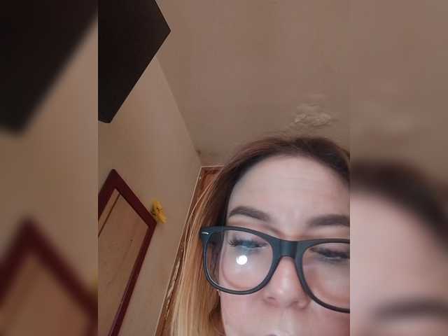 sarafoxxx live cam on BongaCams
