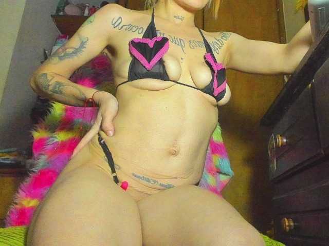 sarafoxxx live cam on BongaCams