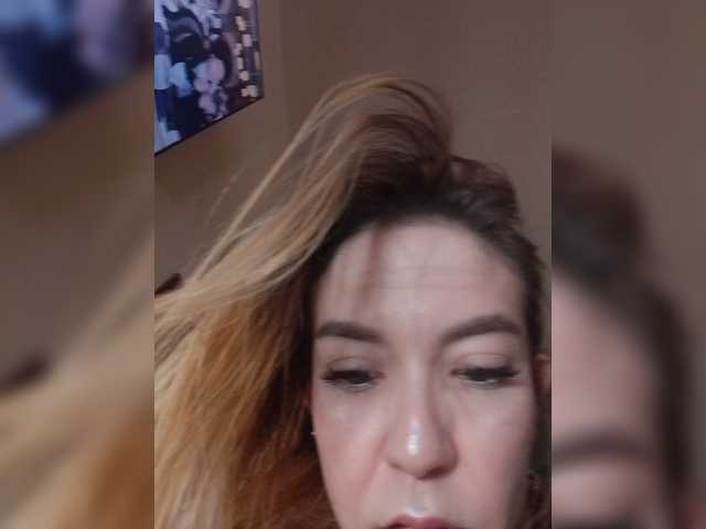 sarafoxxx live cam on BongaCams