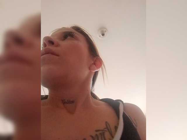 sarafoxxx live cam on BongaCams