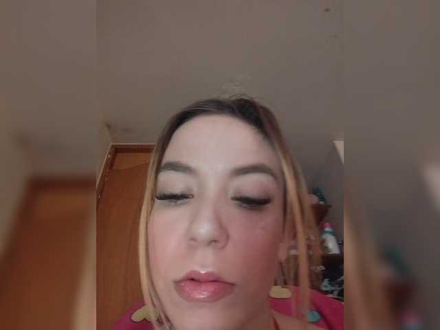 sarafoxxx live cam on BongaCams