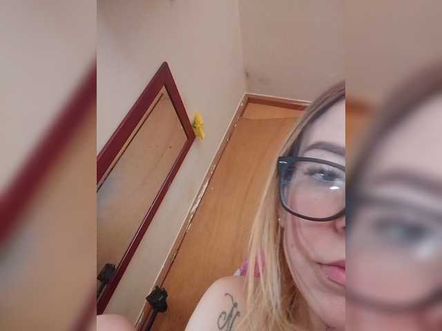 sarafoxxx live cam on BongaCams