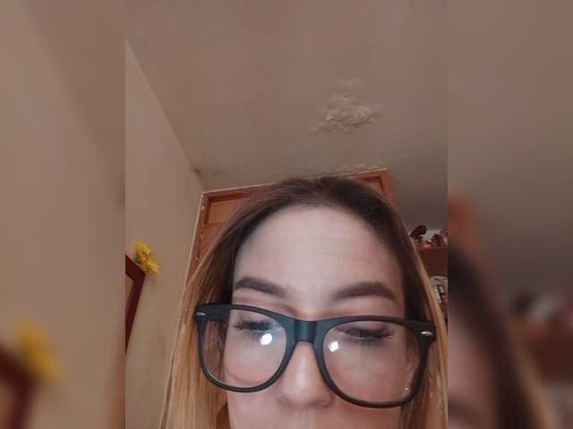 sarafoxxx live cam on BongaCams