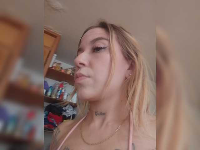 sarafoxxx live cam on BongaCams