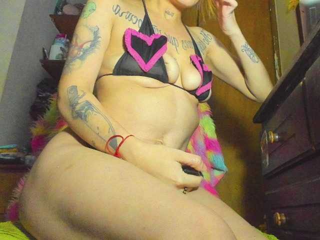sarafoxxx live cam on BongaCams