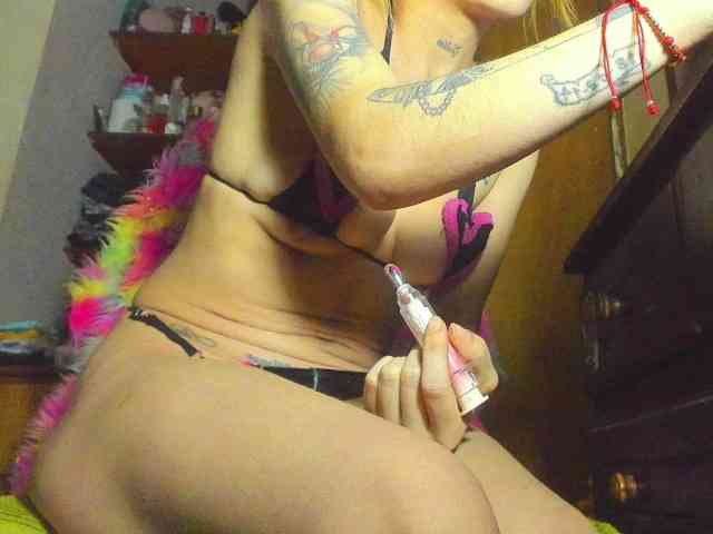 Cloe1617 webcam