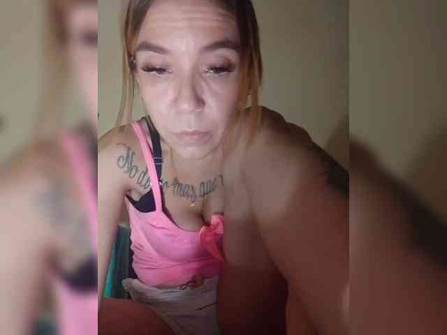 Cloe1617 webcam