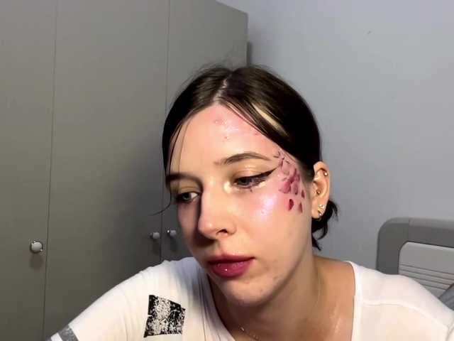 SageGreenlief live cam on BongaCams