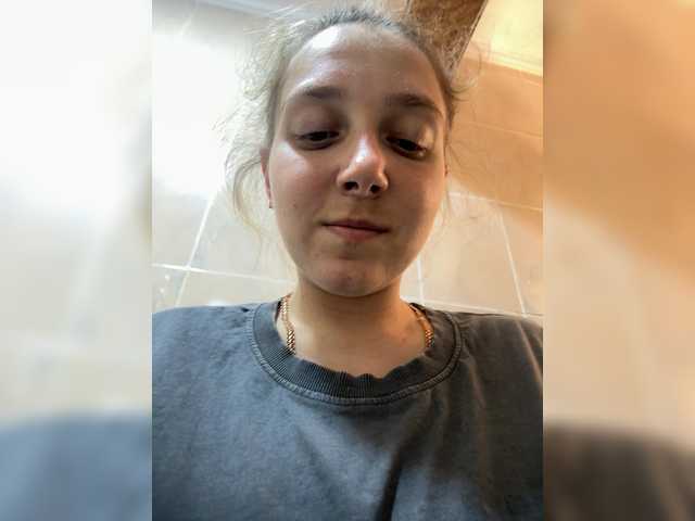 Leenchik1 live cam on BongaCams