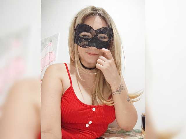 Tina555 live cam on BongaCams