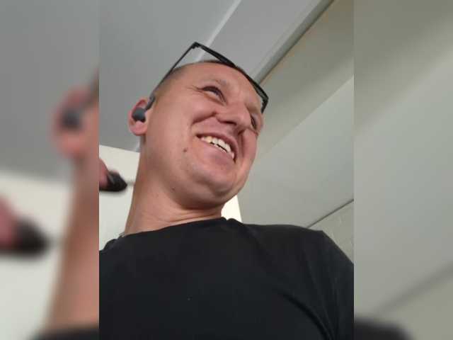 V1K1 live cam on BongaCams