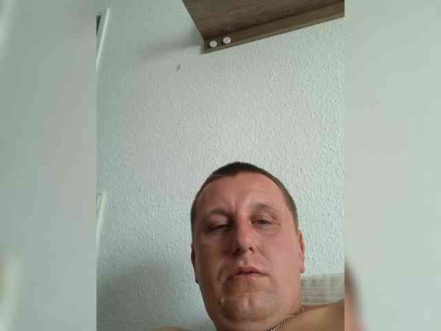 V1K1 Sex Cam Show