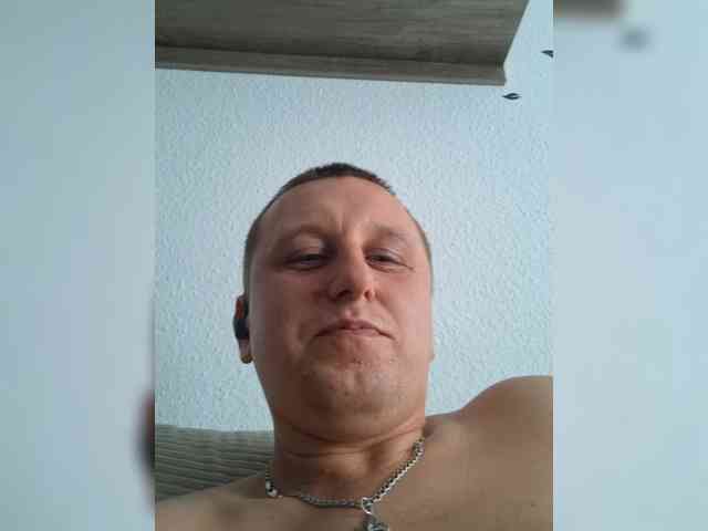 V1K1 Sex Cam Show