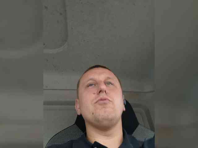 V1K1 Sex Cam Show