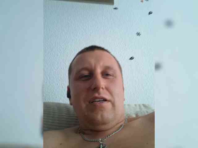 V1K1 Sex Cam Show